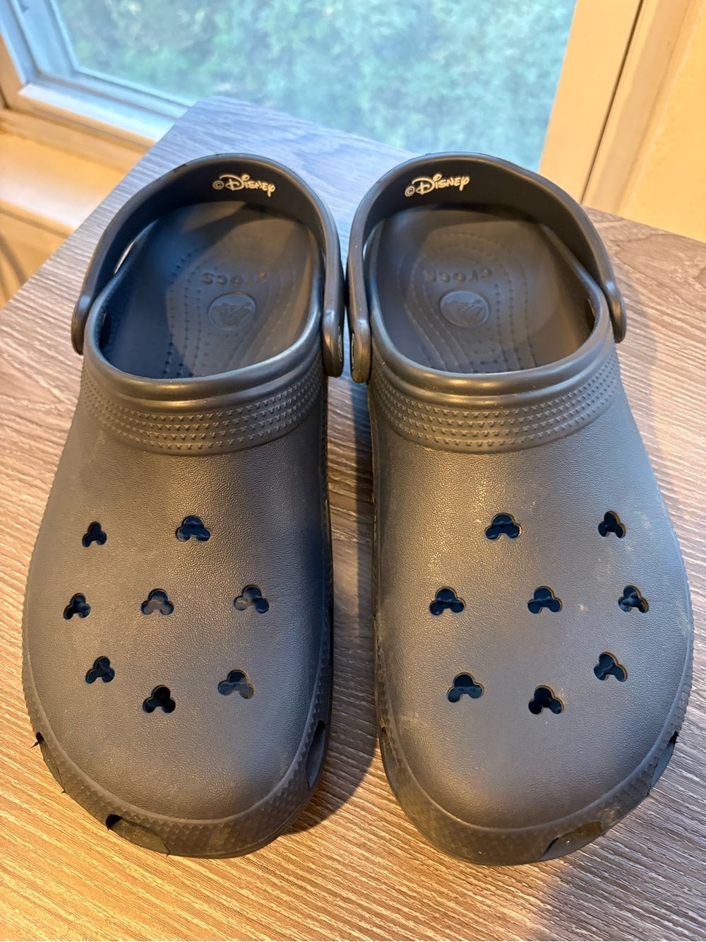 Disney Parks Crocs Mickey Mouse Cut Out Clogs Navy Blue Men's Size 11 Unisex